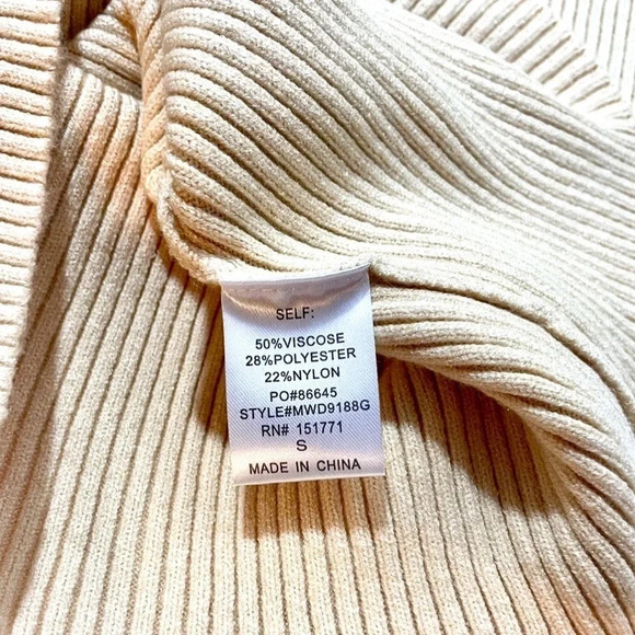 NWT Gilli Ribbed Off The Shoulder Sweater Dress - Picture 3 of 4